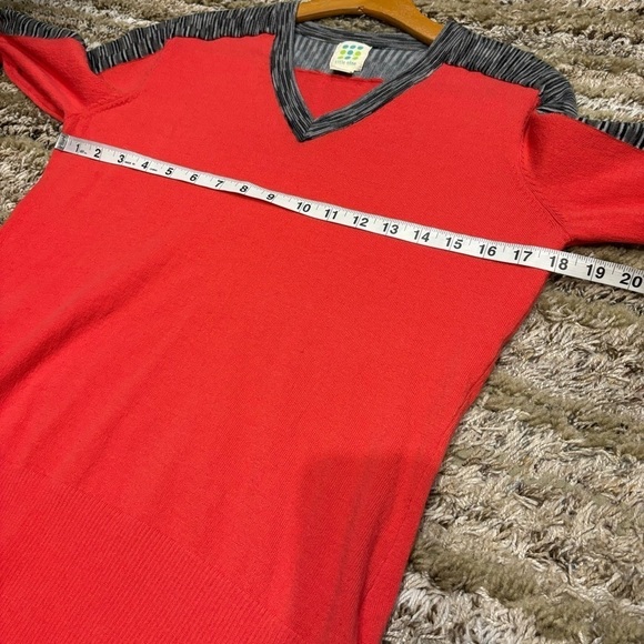 Title Nine Large Sweater V-neck Pullover - Picture 11 of 11